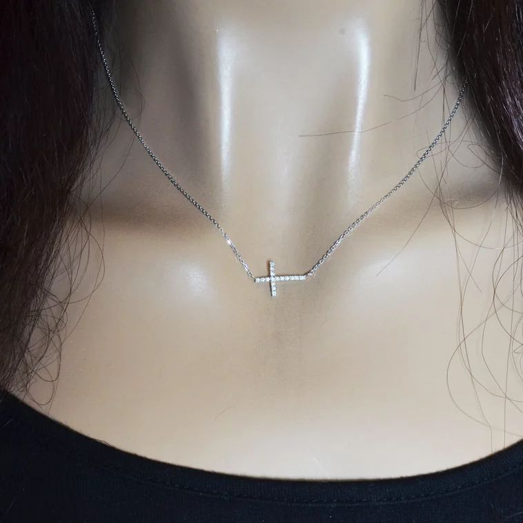 Diamantový náhrdelník krížik Diamantový náhrdelník krížik