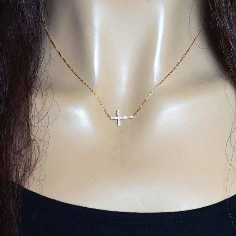 Diamantový náhrdelník krížik Diamantový náhrdelník krížik