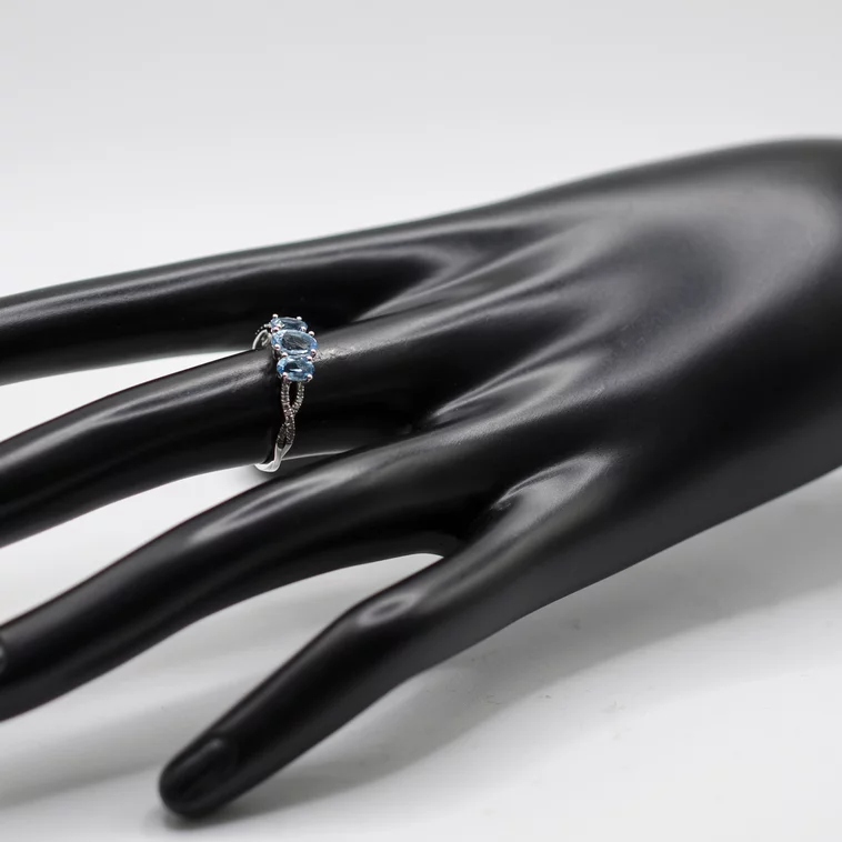 Diamantový prsteň so skyblue topásom Diamantový prsteň so skyblue topásom