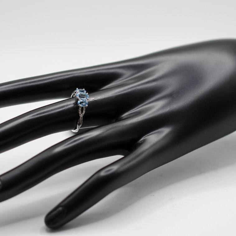 Diamantový prsteň so skyblue topásom