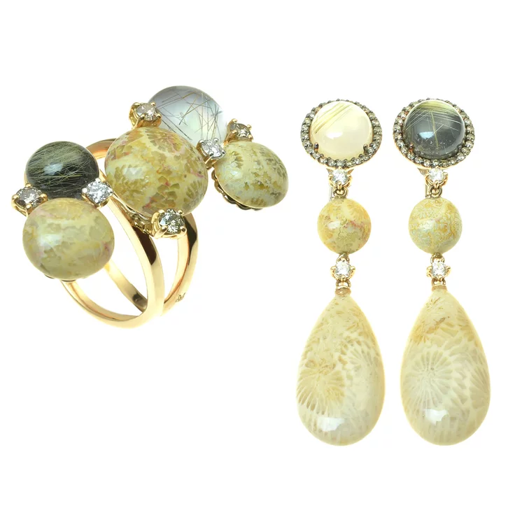 Diamantový set Moraglione 1922 náušníc a prsteňa s fosílnym koralom, rutile quartzom, perleťou a ónyxom Diamantový set Moraglione 1922 náušníc a prsteňa s fosílnym koralom, rutile quartzom, perleťou a ónyxom