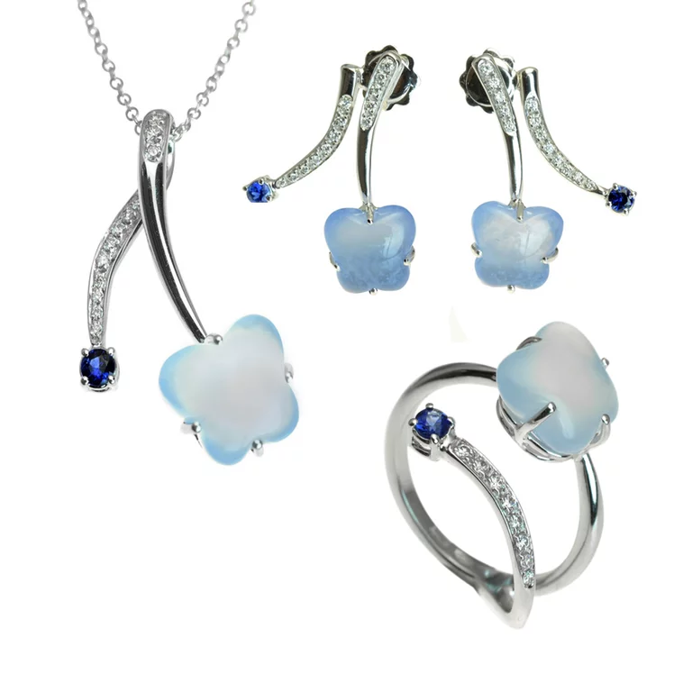 Diamantový set Moraglione 1922 náušníc, prsteňa a náhrdelníka s modrým chalcedónom a zafírmi Diamantový set Moraglione 1922 náušníc, prsteňa a náhrdelníka s modrým chalcedónom a zafírmi