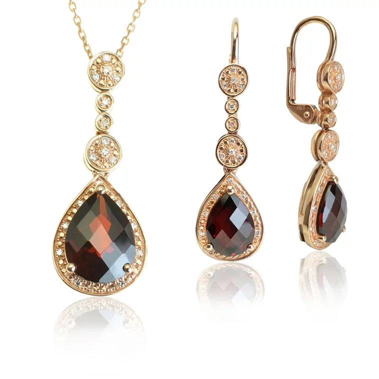 Diamantový set prívesku a náušníc s granátom Diamantový set prívesku a náušníc s granátom
