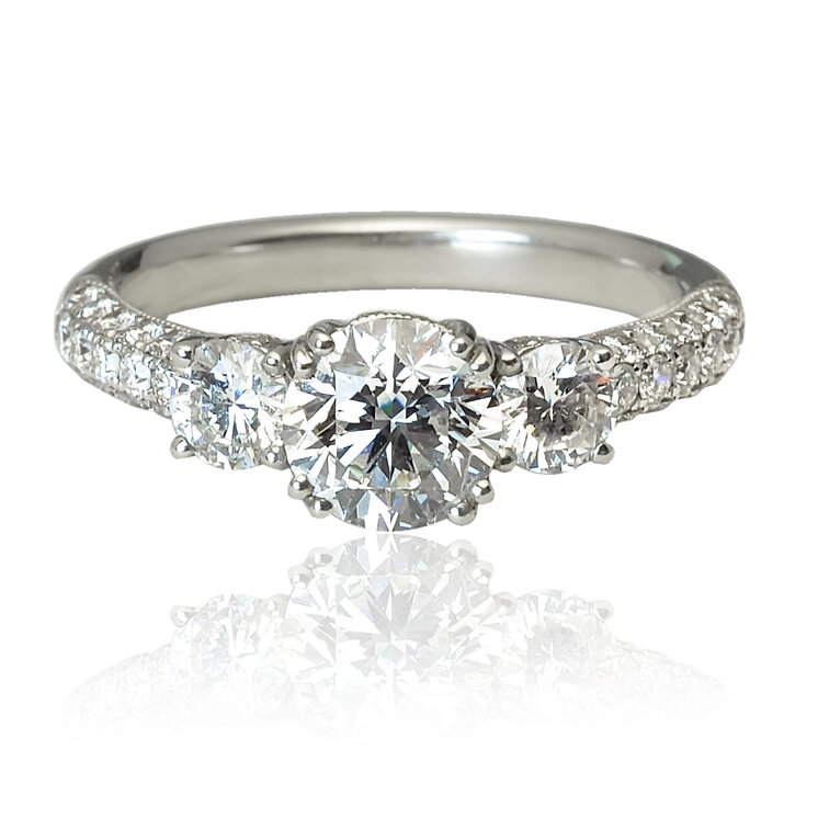 Luxusný zlatý prsteň s diamantmi