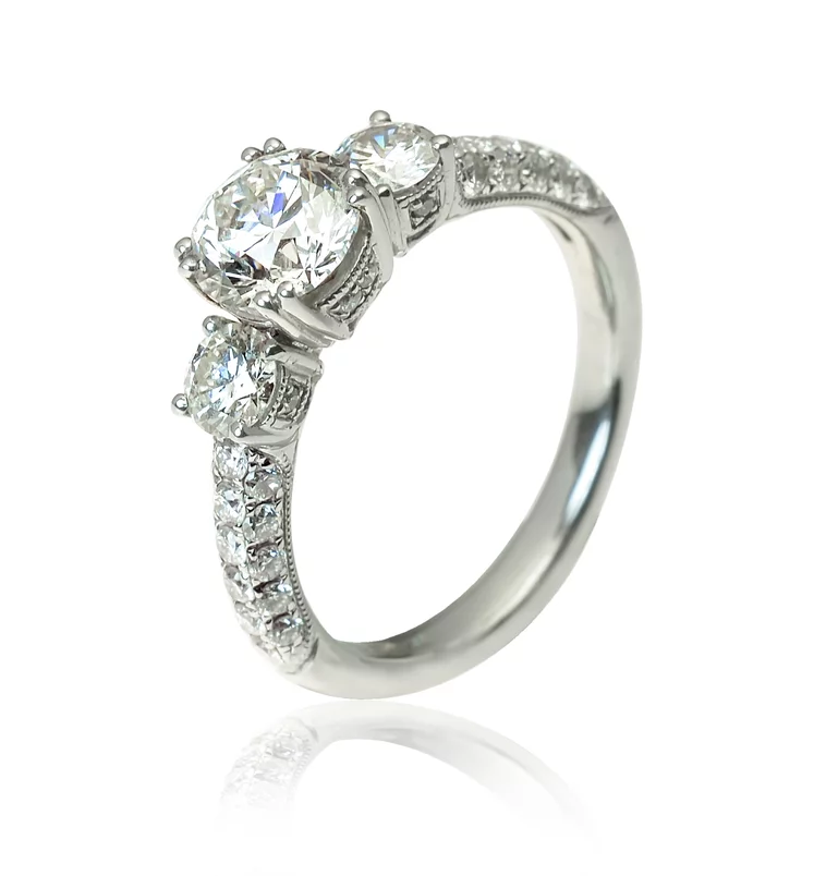 Luxusný zlatý prsteň s diamantmi Luxusný zlatý prsteň s diamantmi