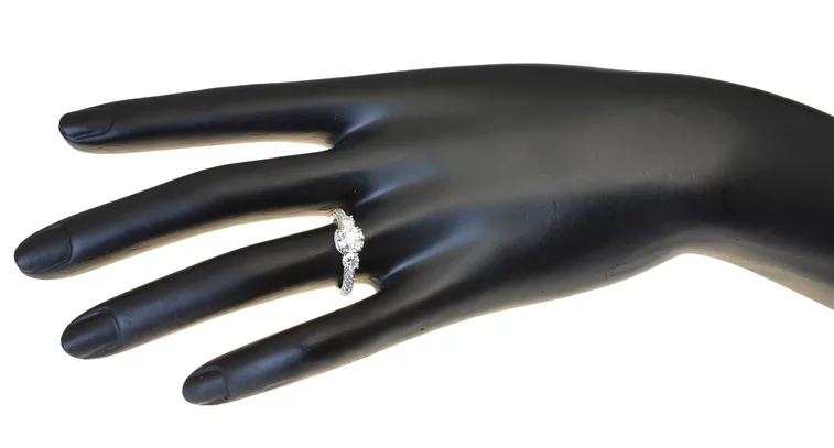 Luxusný zlatý prsteň s diamantmi Luxusný zlatý prsteň s diamantmi