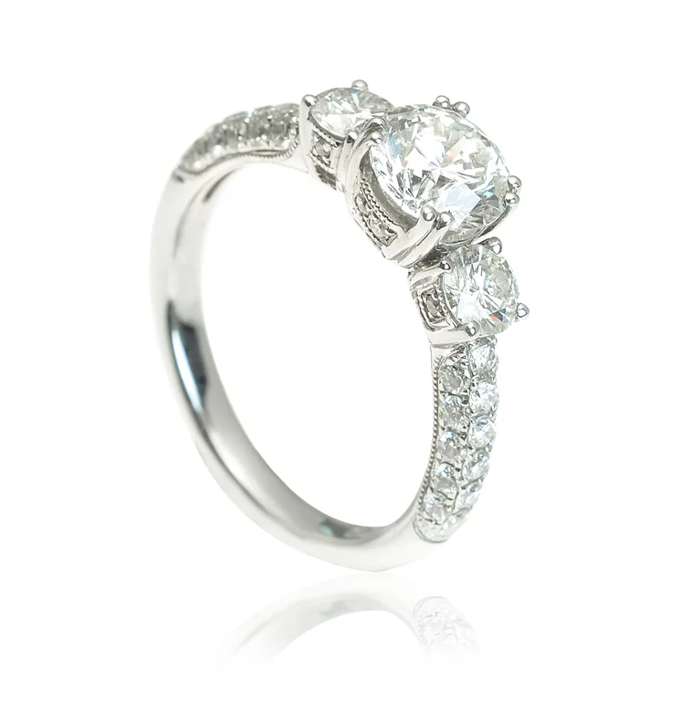 Luxusný zlatý prsteň s diamantmi Luxusný zlatý prsteň s diamantmi