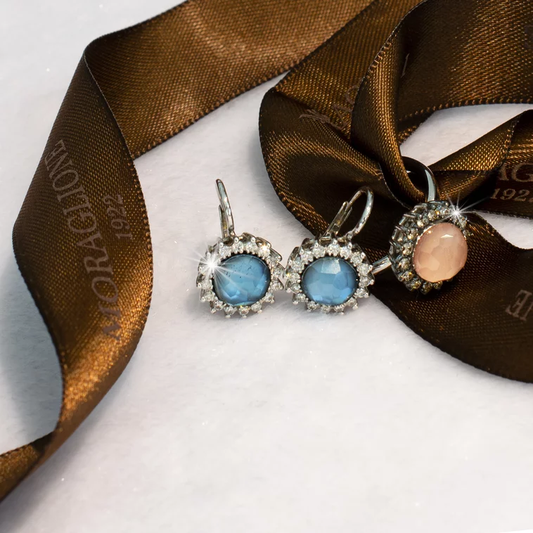 Zlaté náušnice Moraglione 1922 s london blue topásom, perleťou a diamantmi Zlaté náušnice Moraglione 1922 s london blue topásom, perleťou a diamantmi