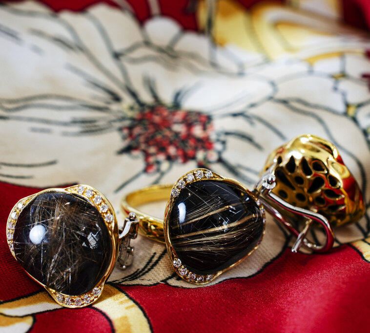 Zlaté náušnice Moraglione 1922 s rutile quartzom, ónyxom a diamantmi