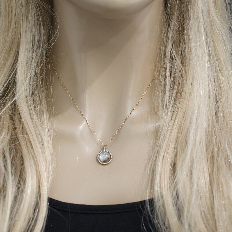 Zlatý náhrdelník Moraglione 1922 s rutile quartzom, perleťou a diamantmi