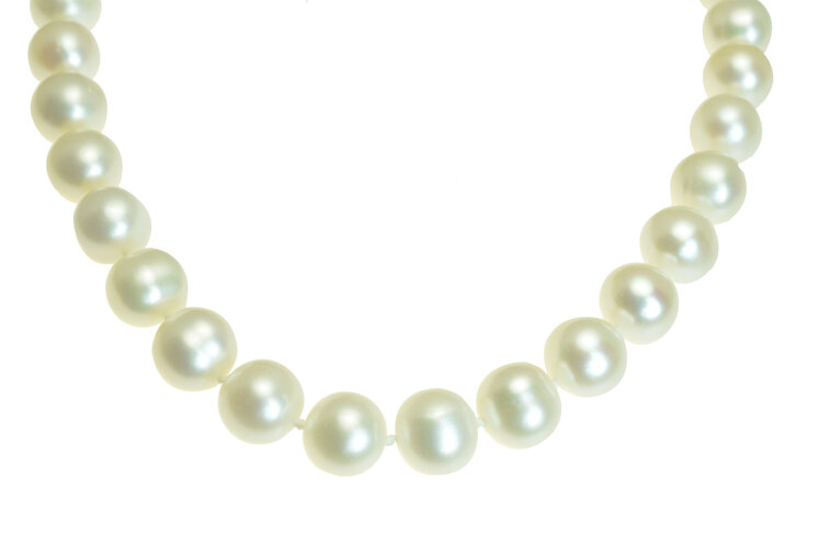 Zlatý náhrdelník so sladkovodnými perlami