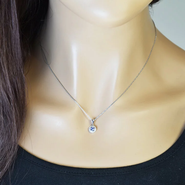 Zlatý prívesok s diamantmi a tanzanitom Zlatý prívesok s diamantmi a tanzanitom