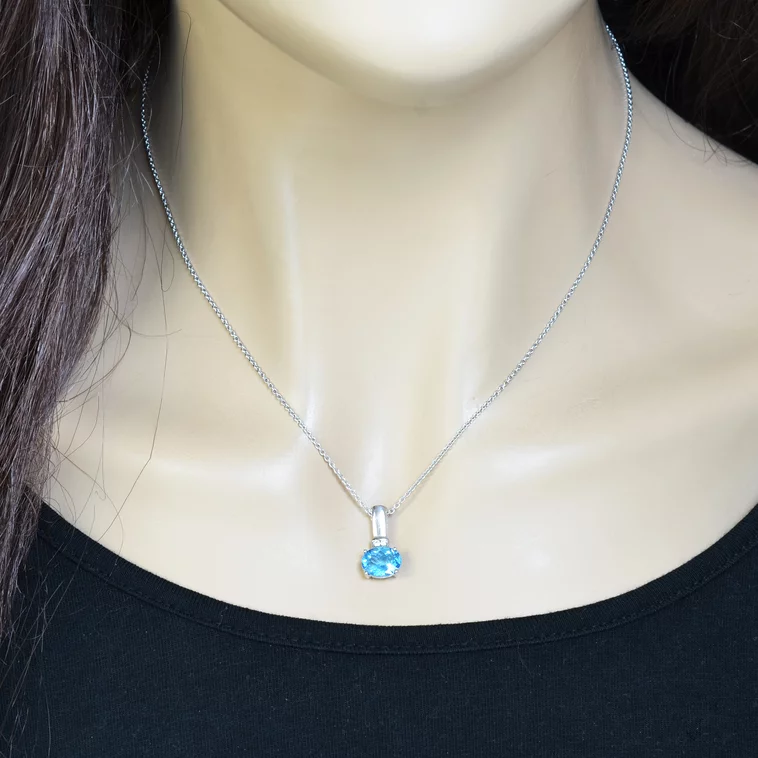 Zlatý prívesok s diamantmi a topásom Zlatý prívesok s diamantmi a topásom