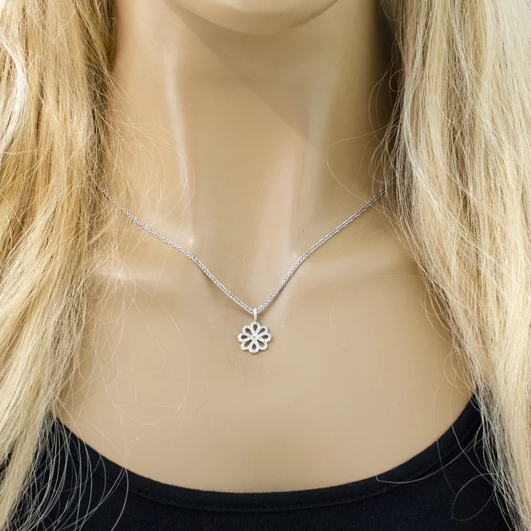 Zlatý prívesok s diamantmi kvietok Zlatý prívesok s diamantmi kvietok