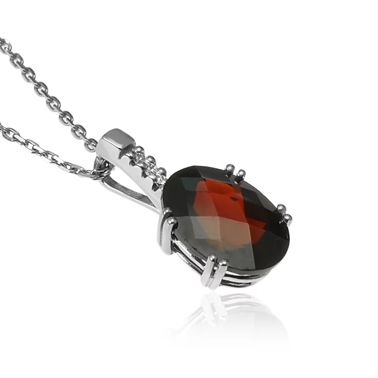 Zlatý prívesok s granátom a diamantmi Zlatý prívesok s granátom a diamantmi