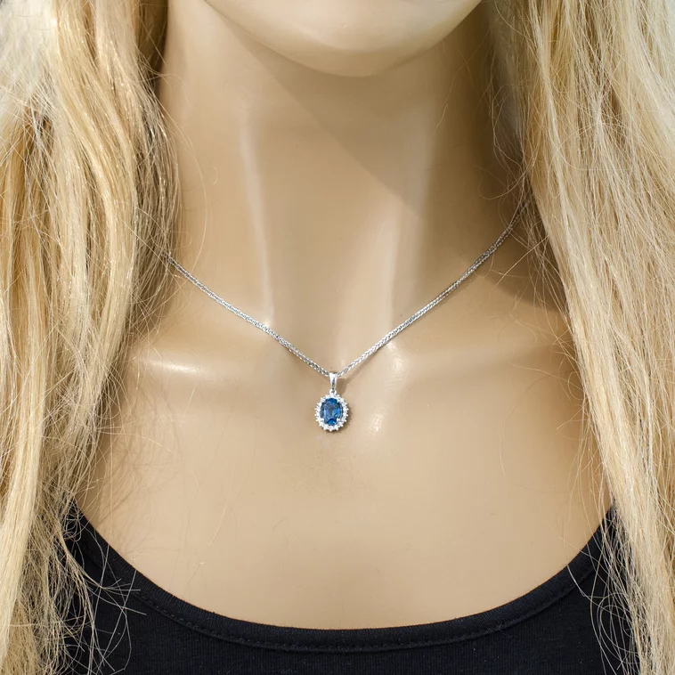 Zlatý prívesok s london blue topásom a diamantmi Zlatý prívesok s london blue topásom a diamantmi