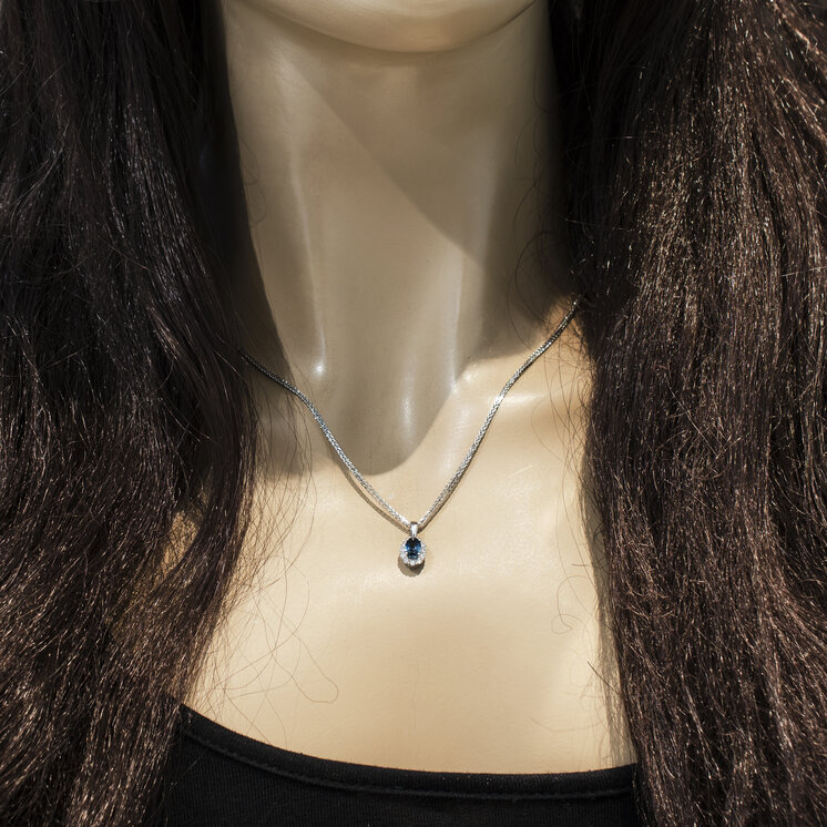 Zlatý prívesok s london blue topásom a diamantmi