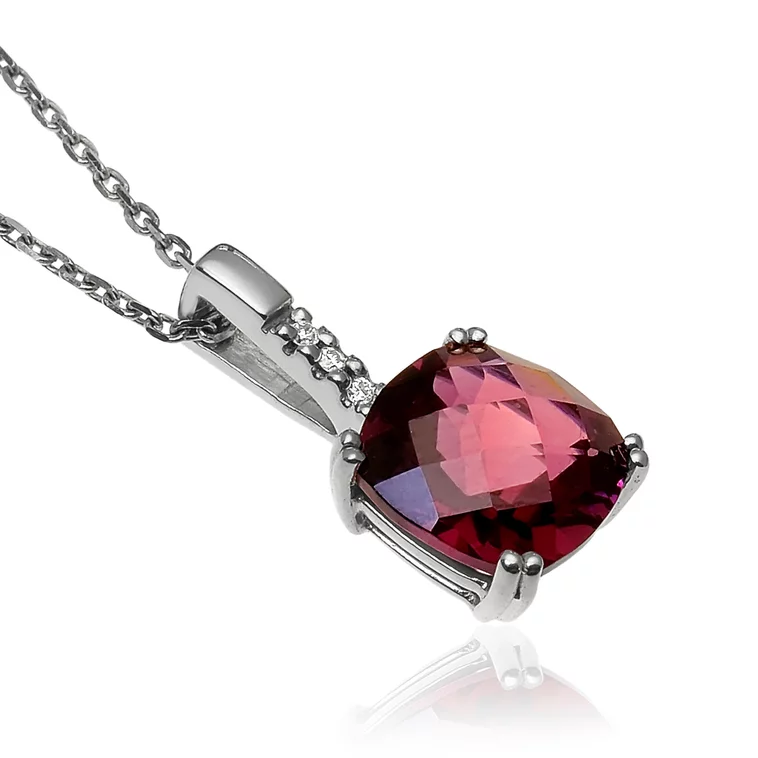 Zlatý prívesok s rhodolitom a diamantmi Zlatý prívesok s rhodolitom a diamantmi