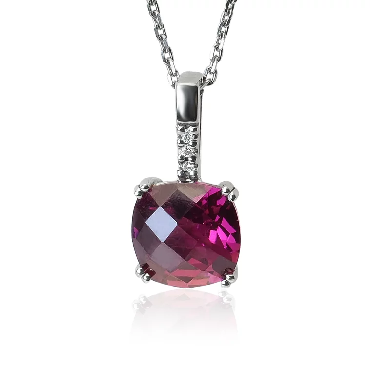 Zlatý prívesok s rhodolitom a diamantmi Zlatý prívesok s rhodolitom a diamantmi