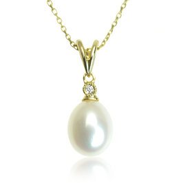 Zlatý prívesok so sladkovodnou perlou a diamantom
