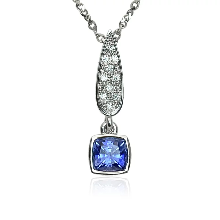 Zlatý prívesok so zafírom a diamantmi Zlatý prívesok so zafírom a diamantmi