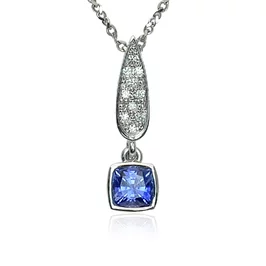 Zlatý prívesok so zafírom a diamantmi Zlatý prívesok so zafírom a diamantmi