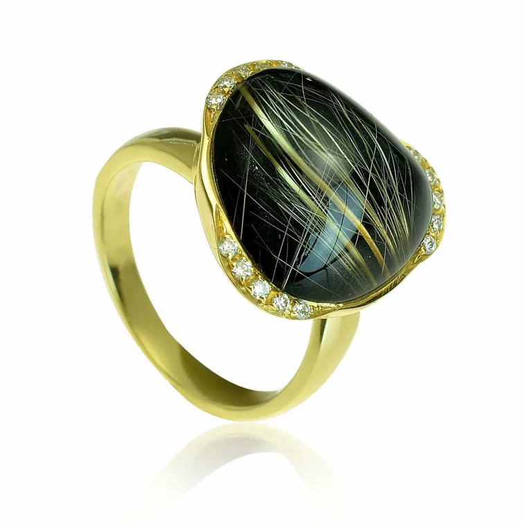 Zlatý prsteň Moraglione 1922 s ónyxom, rutile quartzom a diamantmi Zlatý prsteň Moraglione 1922 s ónyxom, rutile quartzom a diamantmi