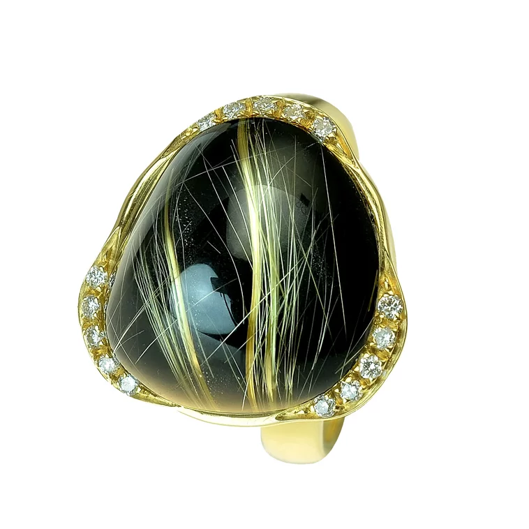Zlatý prsteň Moraglione 1922 s ónyxom, rutile quartzom a diamantmi Zlatý prsteň Moraglione 1922 s ónyxom, rutile quartzom a diamantmi
