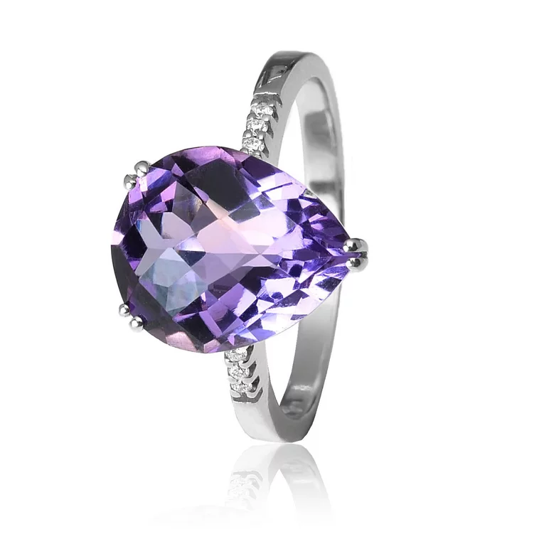 Zlatý prsteň s ametystom a diamantmi Zlatý prsteň s ametystom a diamantmi