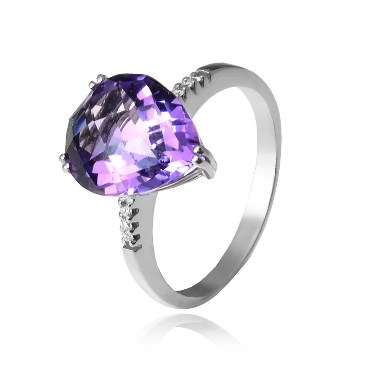 Zlatý prsteň s ametystom a diamantmi Zlatý prsteň s ametystom a diamantmi