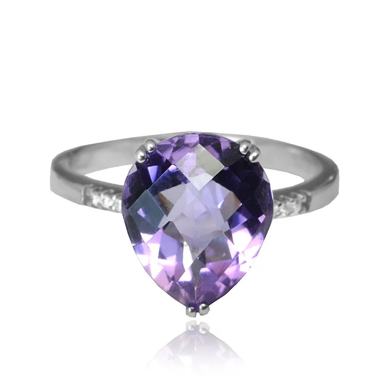 Zlatý prsteň s ametystom a diamantmi Zlatý prsteň s ametystom a diamantmi