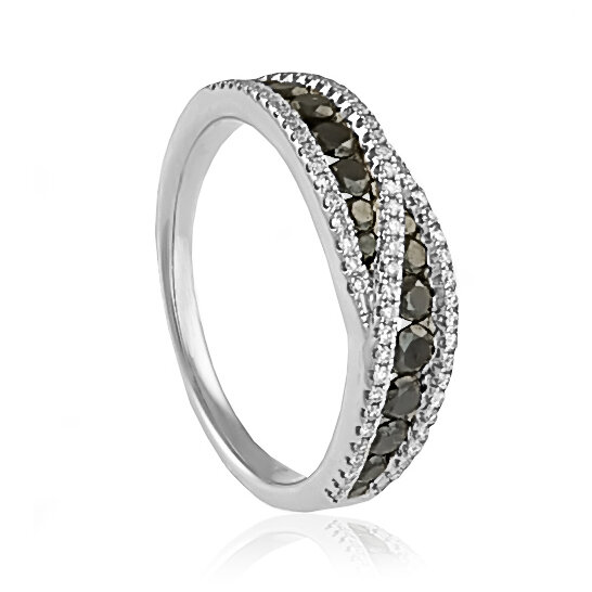 Zlatý prsteň s čiernymi a bielymi diamantmi