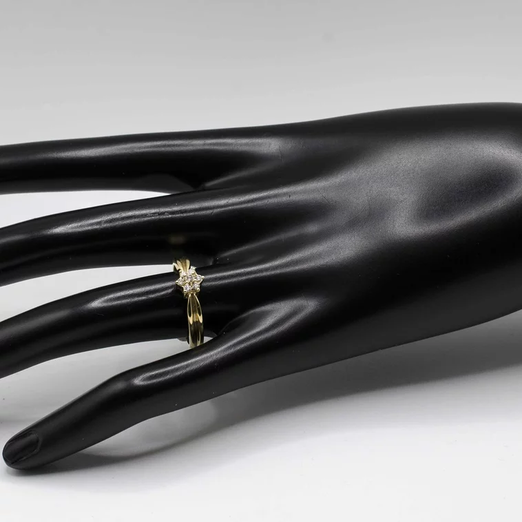 Zlatý prsteň s diamantmi Zlatý prsteň s diamantmi