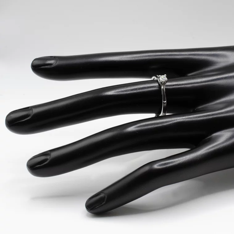 Zlatý prsteň s diamantom Zlatý prsteň s diamantom