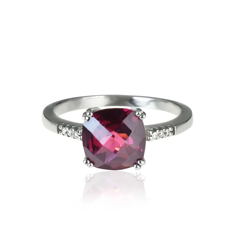 Zlatý prsteň s Rhodolitom a diamantmi Zlatý prsteň s Rhodolitom a diamantmi