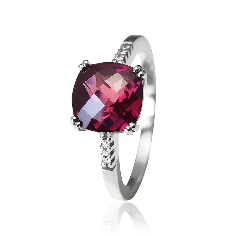 Zlatý prsteň s Rhodolitom a diamantmi Zlatý prsteň s Rhodolitom a diamantmi