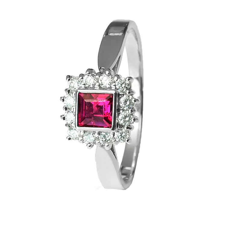 Zlatý prsteň s rubínom a diamantmi Zlatý prsteň s rubínom a diamantmi