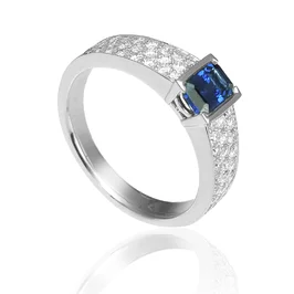 Zlatý prsteň so zafírom a diamantmi Zlatý prsteň so zafírom a diamantmi
