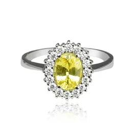 Zlatý prsteň so žltým zafírom a diamantmi Zlatý prsteň so žltým zafírom a diamantmi